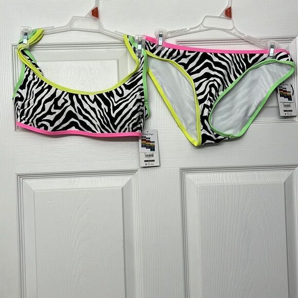 Women’s Medium High Leg Bikini - Picture 1 of 3